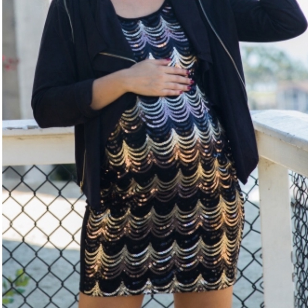 🆕✨Gold Scalloped Sequin Front Maternity Dress✨